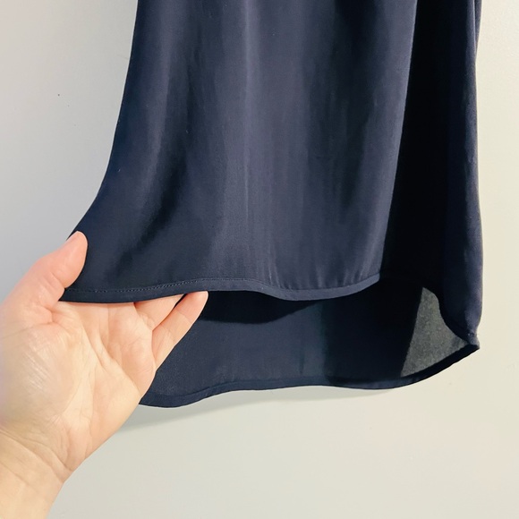 Banana Republic Sleeveless Blouse Extra Small Navy Blue Chic Business Casual Top - Picture 8 of 8